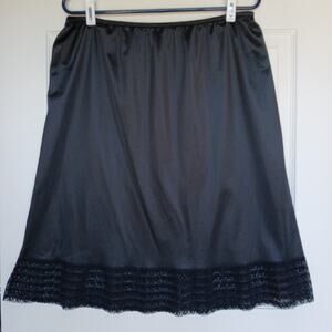 VTG Antron III Nylon Skirt Slip with Lace Hem size 26 W - 28 W elastic waist blk